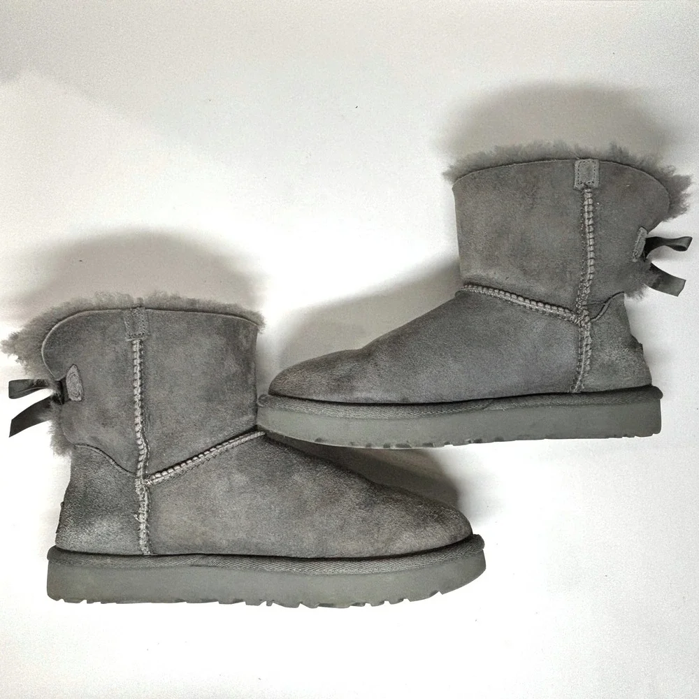 UGG Mini Bailey‎ Bow II Boots Women Size 7 Grey Good Suede Ankle 1016501